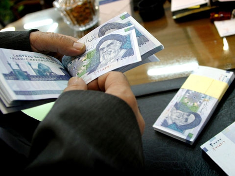 No panic in Iran despite currency collapse, international sanctions