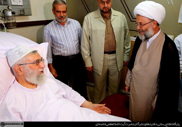 Mohsen Vahid Khorasani visits Ayatollah khamenei in hospital