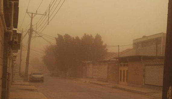 An image from Twitter with the descriptive hashtag #KhouzestanCantBreathe shows the air thick with dust in Sahab City, Khouzestan, Feb. 8, 2015. (photo by Twitter/@NeGoooliaM)