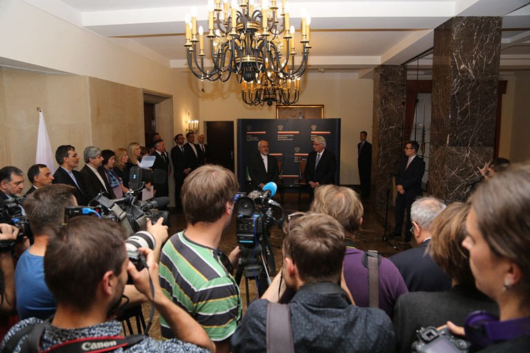 Zarif in Poland (14)