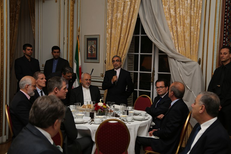 Zarif in Paris (3)